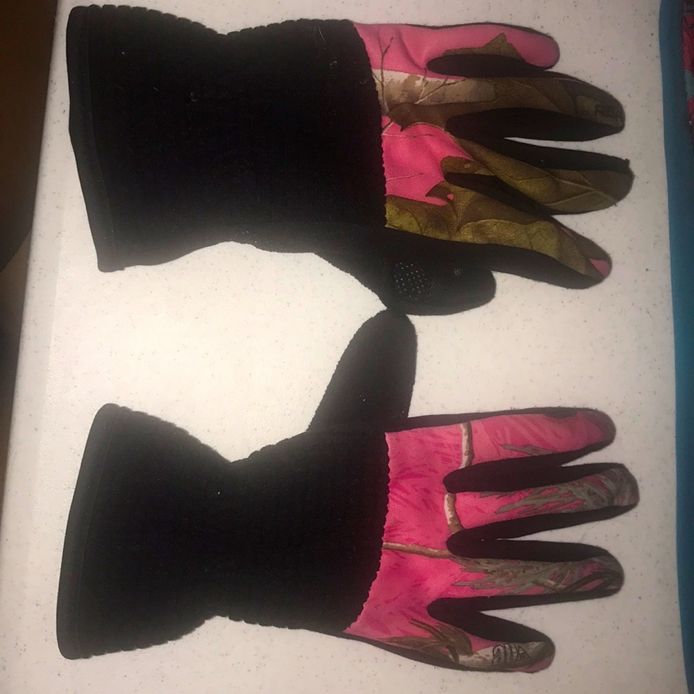 PINK CAMOUFLAGE OUTDOOR/WINTER GLOVES w/TEXT TIPS